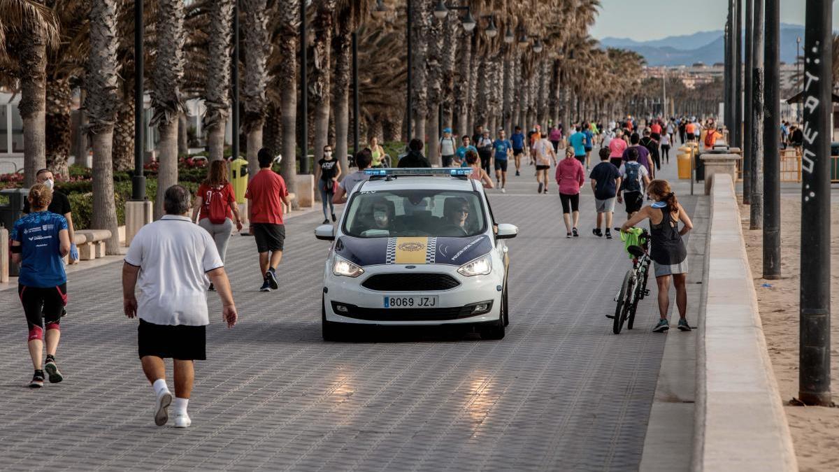 València registra diez denuncias en la primera mañana de paseos y deporte