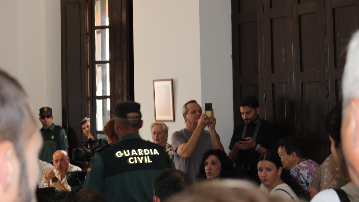 Pleno de la moción de censura en Carratraca presentada por el PP y una edil del PSOE contra el alcalde de IU, Antonio Sepúlveda