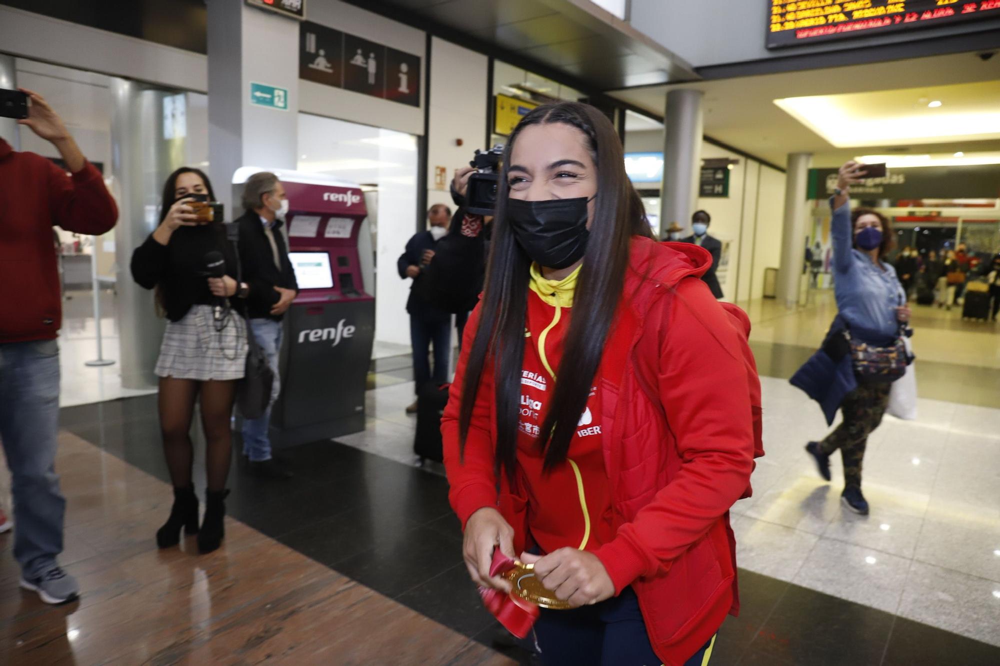 María Torres ya está en Málaga con su oro mundial en kárate