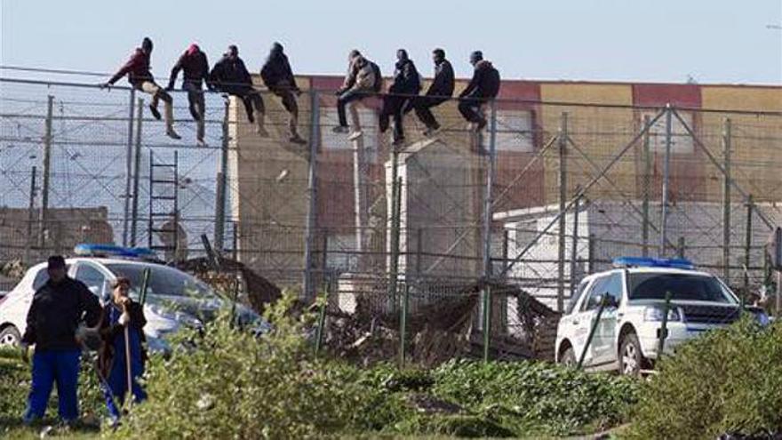 Medio centenar de inmigrantes llegan al CETI de Melilla