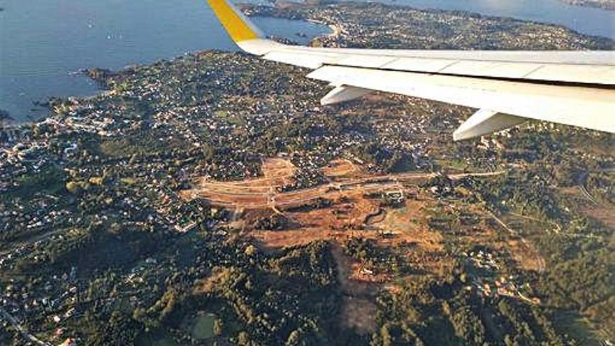 Xaz, a vista de ventanilla de avión, ya tiene un lago