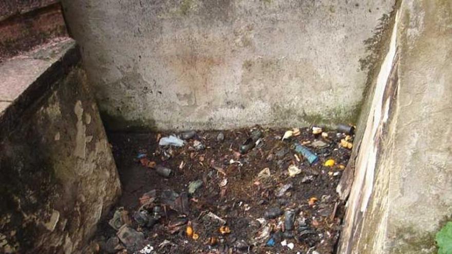 Queman dos contenedores de basura en Belmonte