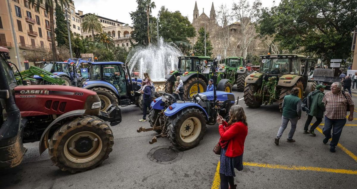 Los tractores tomaron Palma el 19 de febrero para reivindicar el sector primario |  | B. RAMON