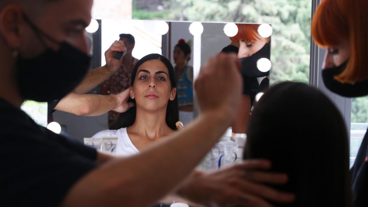 Preparativos de la exposición 'Héroes con volantes' de moda flamenca de Málaga de Moda