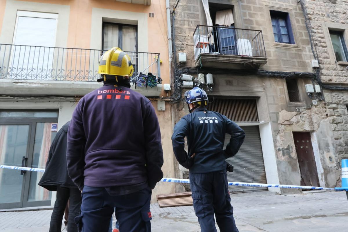 El dia després de l'incendi d'un habitatge del carrer Santa Llúcia de Manresa