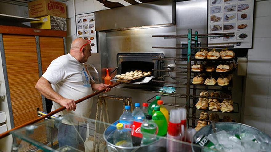 El Forn de Sant Elies se despide de sus clientes