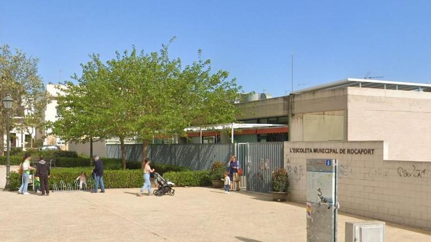 Rocafort retoma las clases en la 'escoleta' tras reunirse con las familias
