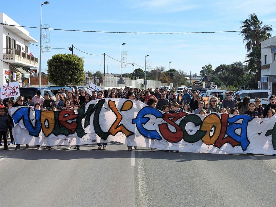 Manifestación para reclamar un nuevo colegio en Sant Ferran