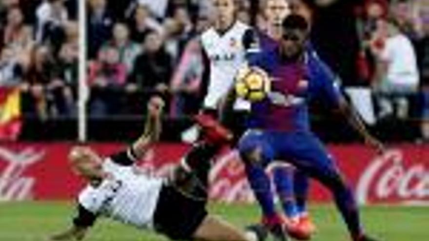 Umtiti, durante un partido con el Barcelona.