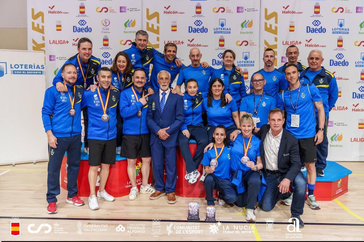 Algunos de los karatekas premiados en el Campeonato de España Máster que se celebra en La Nucía