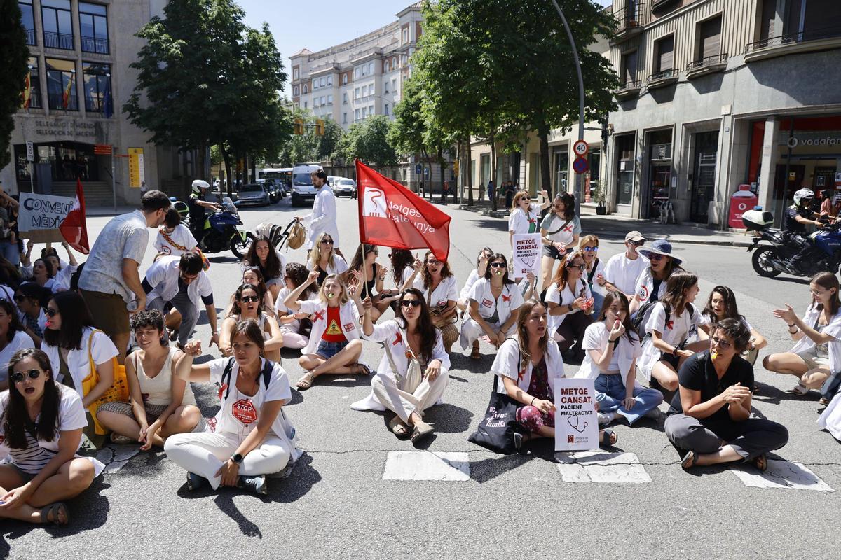 Les imatges de la protesta dels metges a Girona