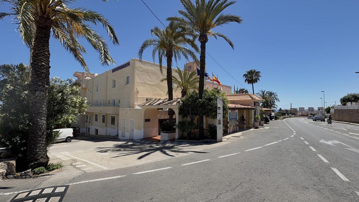 El Hotel se encuentra junto a la torre del Moro, en la avenida de Alfredo Nobel