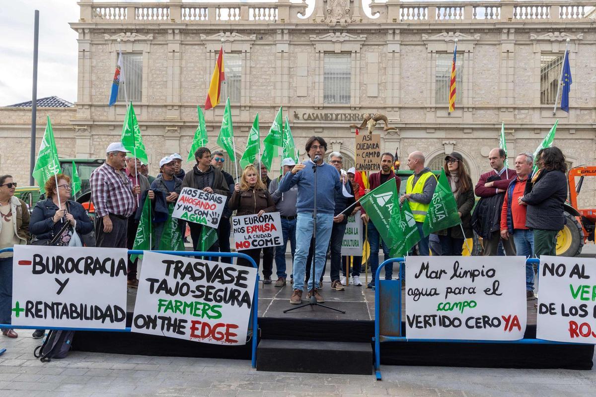 El presidente de Asaja Alicante, José Vicente Andreu, en una reciente protesta contra Mercosur.