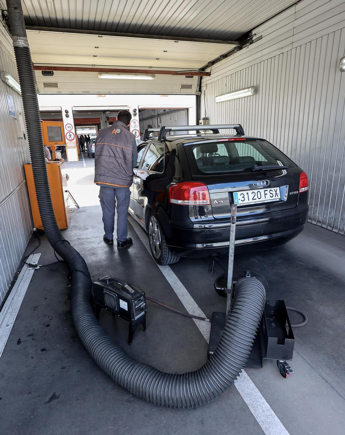 Uno de los servicios de la ITV en Alicante.