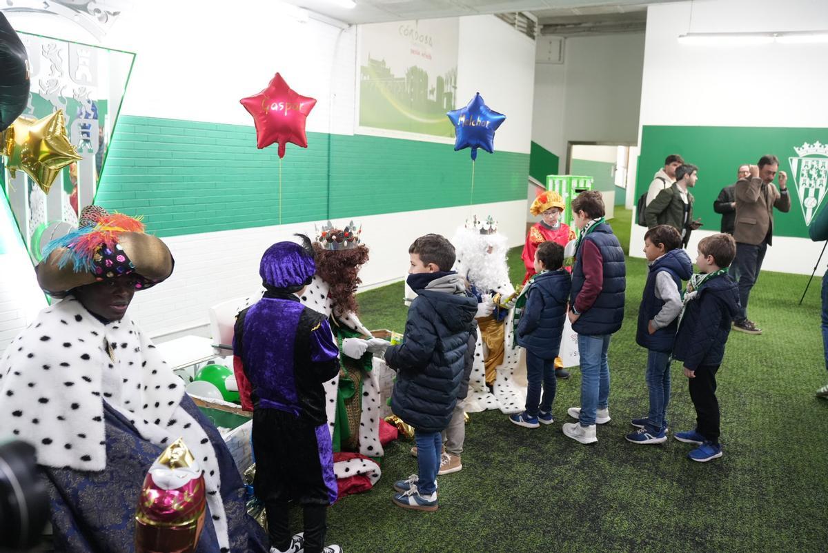 La recepción de Los Reyes Magos en El Arcángel, en imágenes