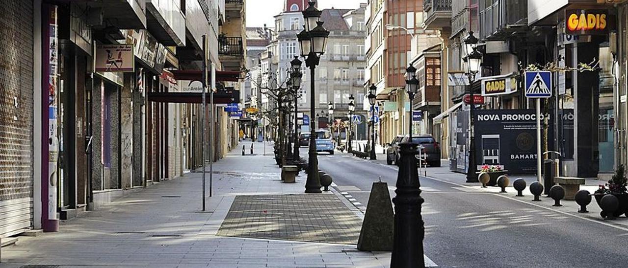 Imagen de la céntrica calle Calvo Sotelo desierta durante el confinamiento./  Bernabé/Javier Lalín