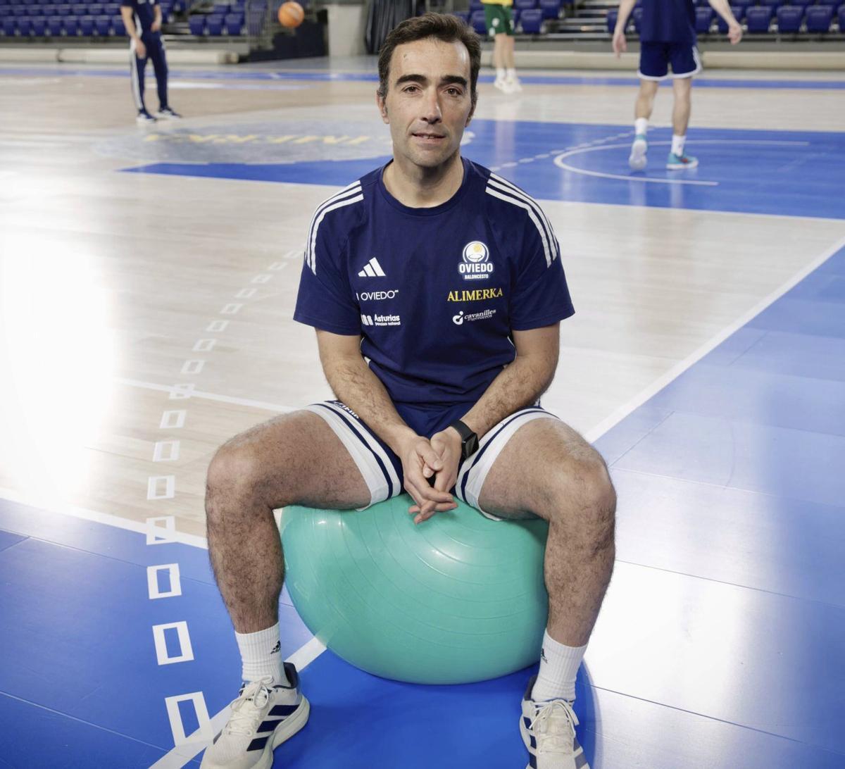 Jorge Fernández, ayer, en el Palacio de los Deportes de Oviedo.  |