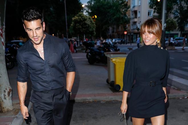 Mario Casas y Blanca Suárez llegan juntos a una fiesta en Madrid
