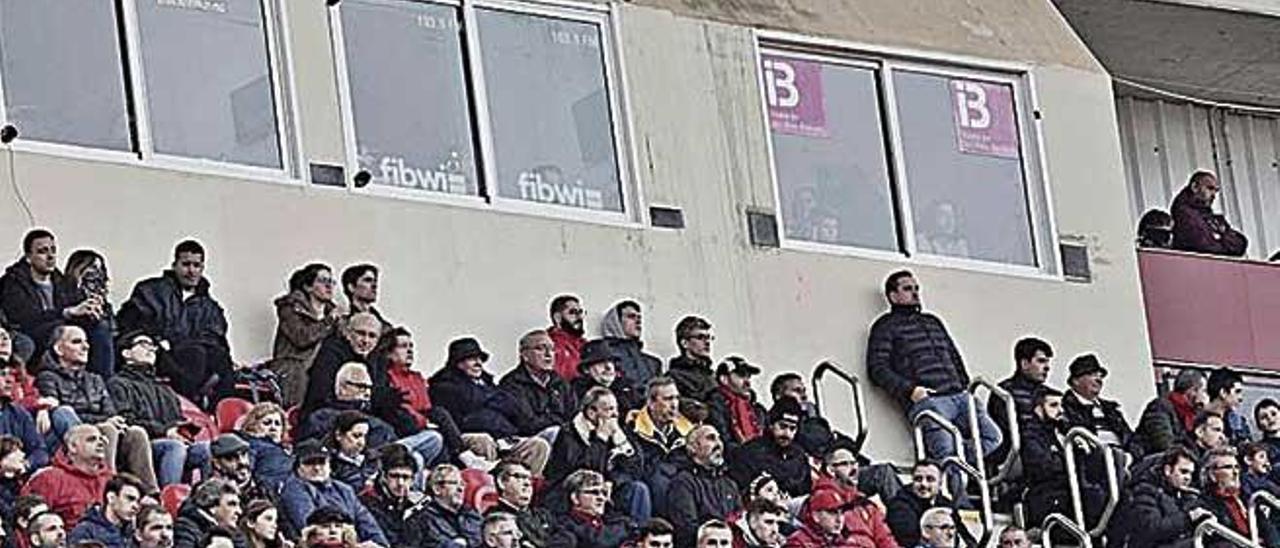 Cabinas de radio en el estadio de Son Moix.