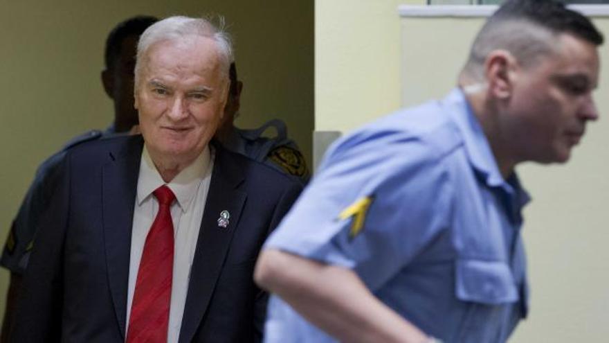 Mladic, condenado a cadena perpetua por genocidio