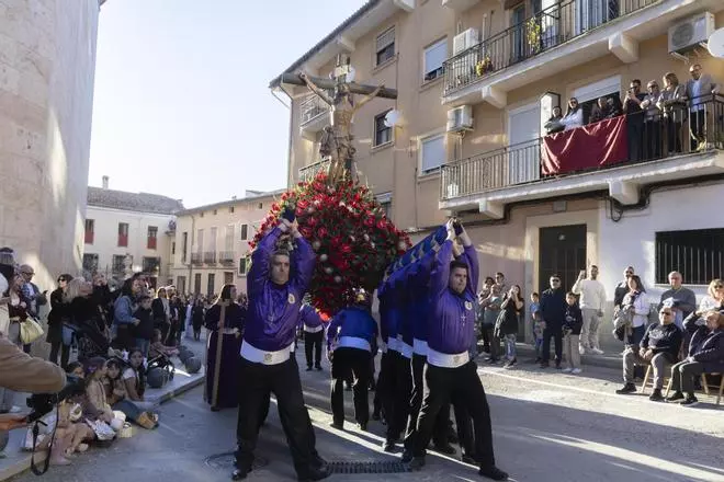 La solemne procesión del Santo Entierro de Xàtiva, en imágenes