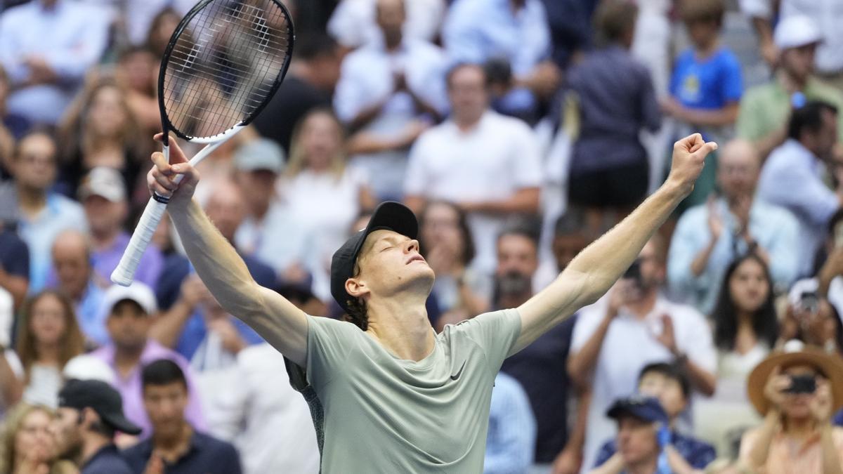 Jannik Sinner celebra su triunfo