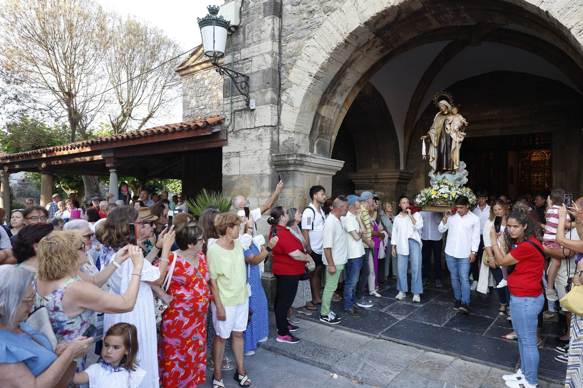 EN IMÁGENES: Multitudinaria procesión del Carmen en Luanco
