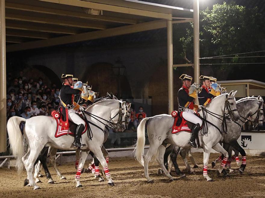 Exhibición de la Banda de Clarines de la Guardia Civil en Caballerizas Reales