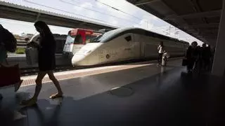 “Estoy por ir a la cafetería y pagar en pesetas” la ochentera experiencia de un famoso humorista en un tren Alicante-Madrid