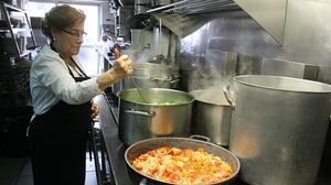 La mare dels germans Roca, Montserrat Fontané, aquest matí al seu restaurant del barri de Taialà.