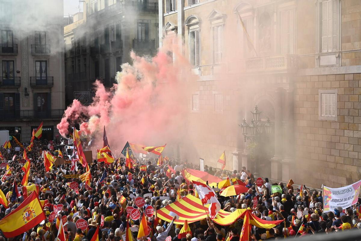 Concentració a la plaça Sant Jaume convocada pel PP contra la amnistia