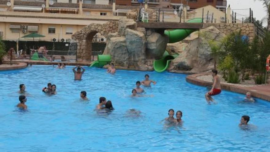 Los usuarios se quejan de la suciedad y la mala calidad del agua de la piscina Murta