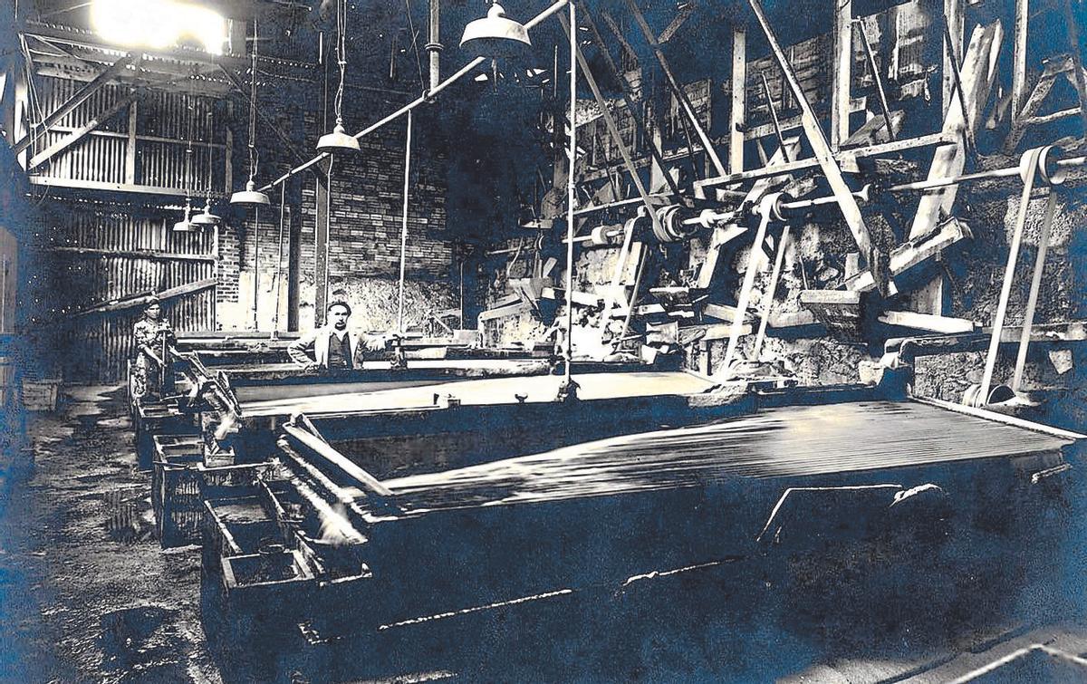 Trabajadores en una de las dependencias de las minas de Fontao.