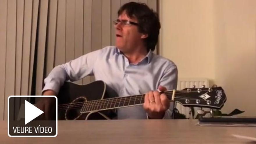 Vídeo: Puigdemont celebra el cap d&#039;any cantant &quot;porteu-me a casa, al lloc on pertanyo&quot;