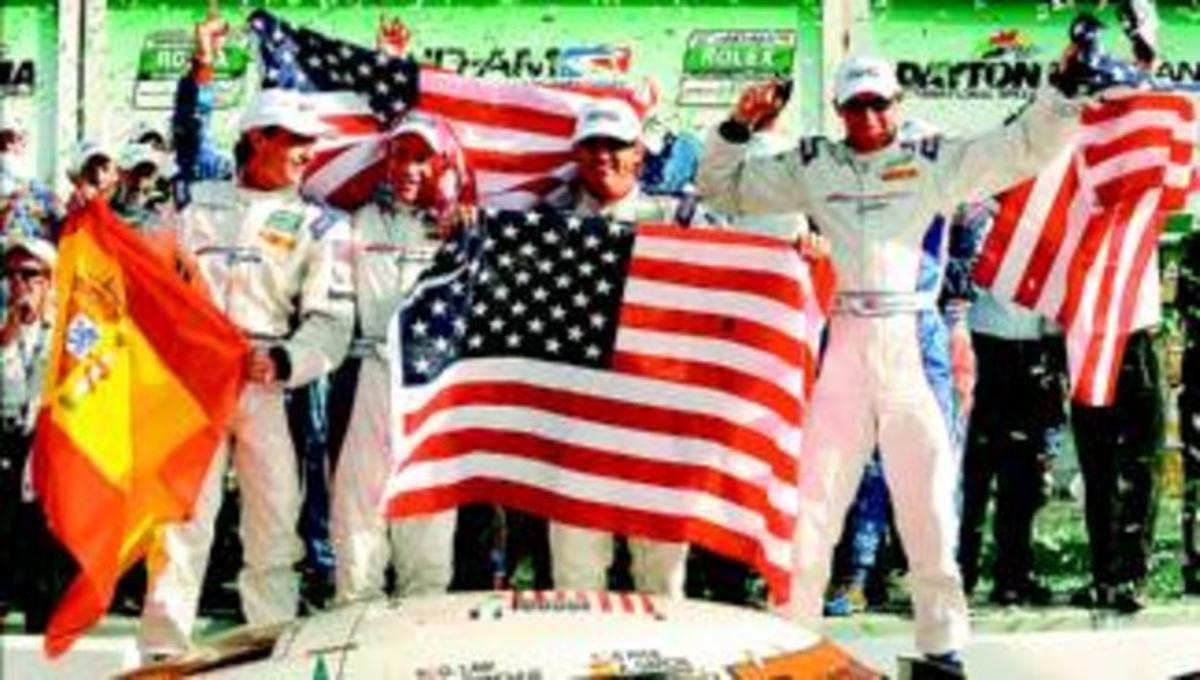 El podi Antonio García, a l’esquerra, amb David Donahue, Buddy Rice i Darren Law al podi de Daytona després de guanyar les 24 Hores. El podi Antonio García, a l’esquerra, amb David Donahue, Buddy Rice i Darren Law al podi de Daytona després de guanyar les 24 Hores.