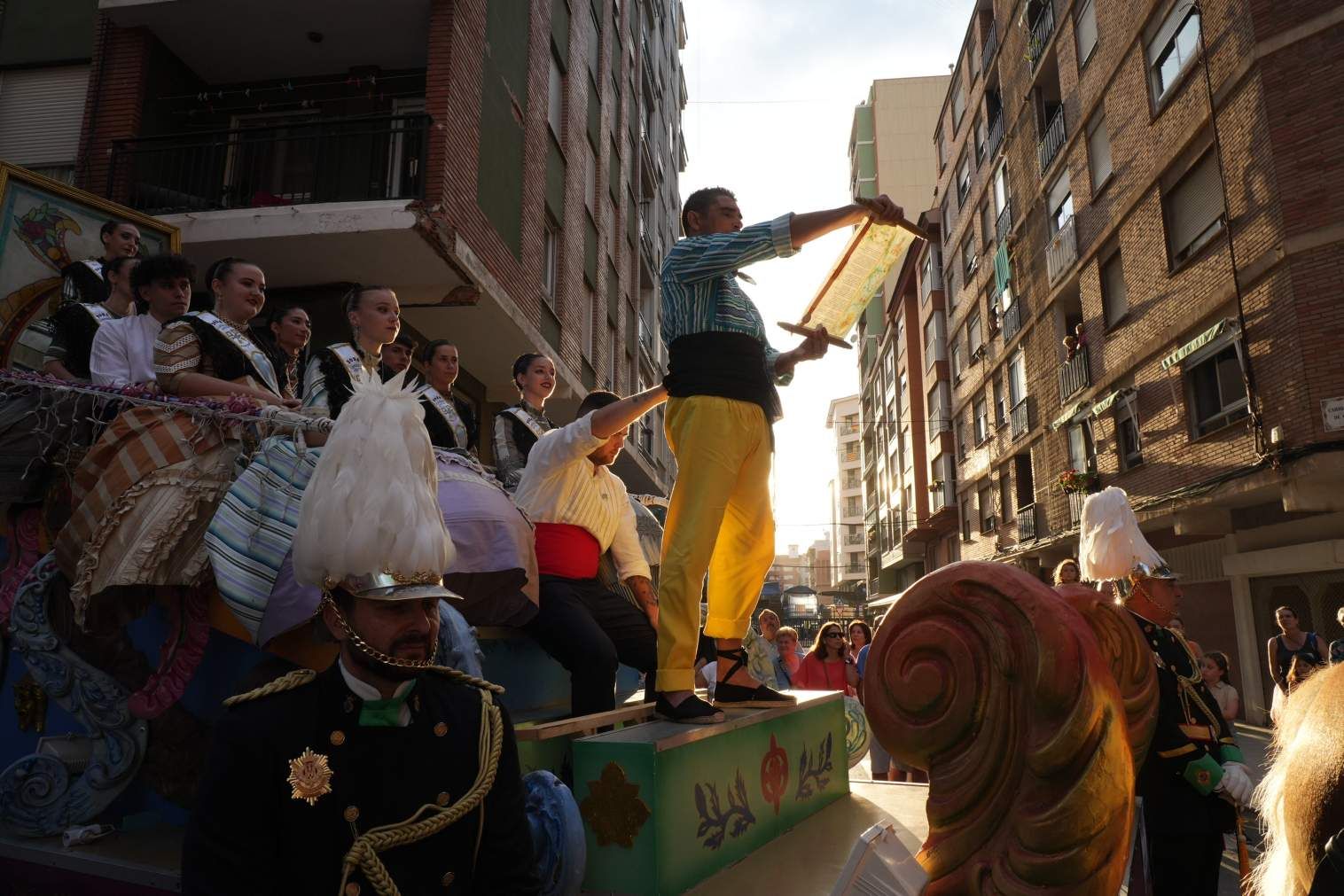 El Grau da inicio a las fiestas de Sant Pere con pólvora, bous y música