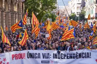 Los partidos y entidades independentistas arremeten contra el Govern y el Estado por Rodalies