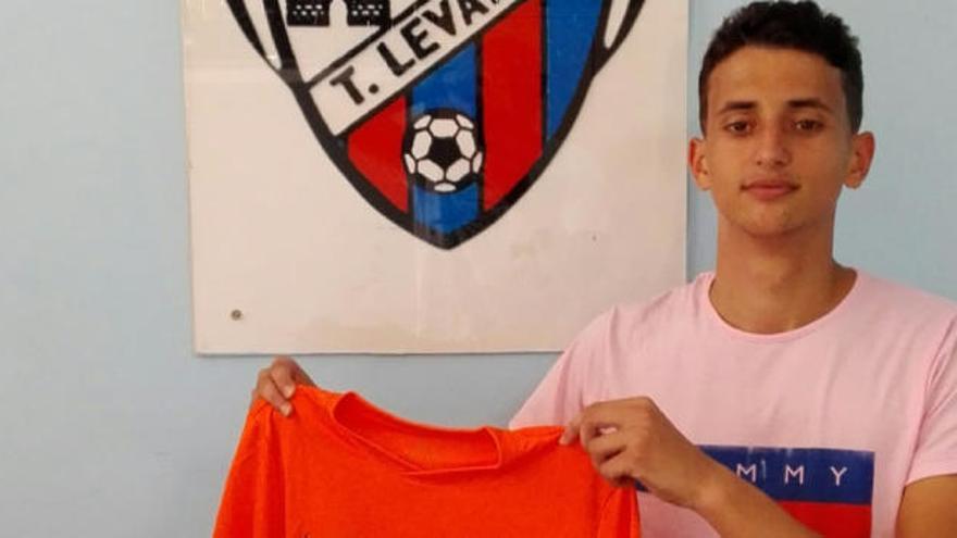 El Valencia CF cede al Torre Levante a un goleador internacional sub-19