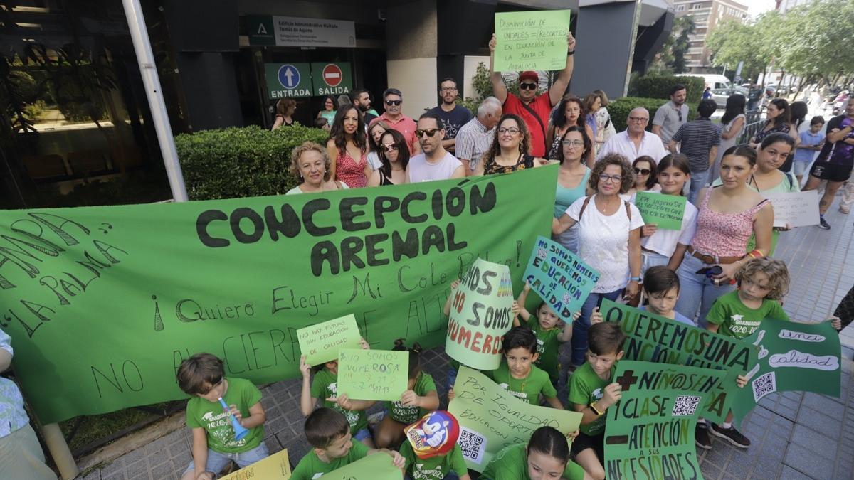 Los colegios Concepción Arenal y Aljoxaní protestan por la eliminación de líneas educativas.