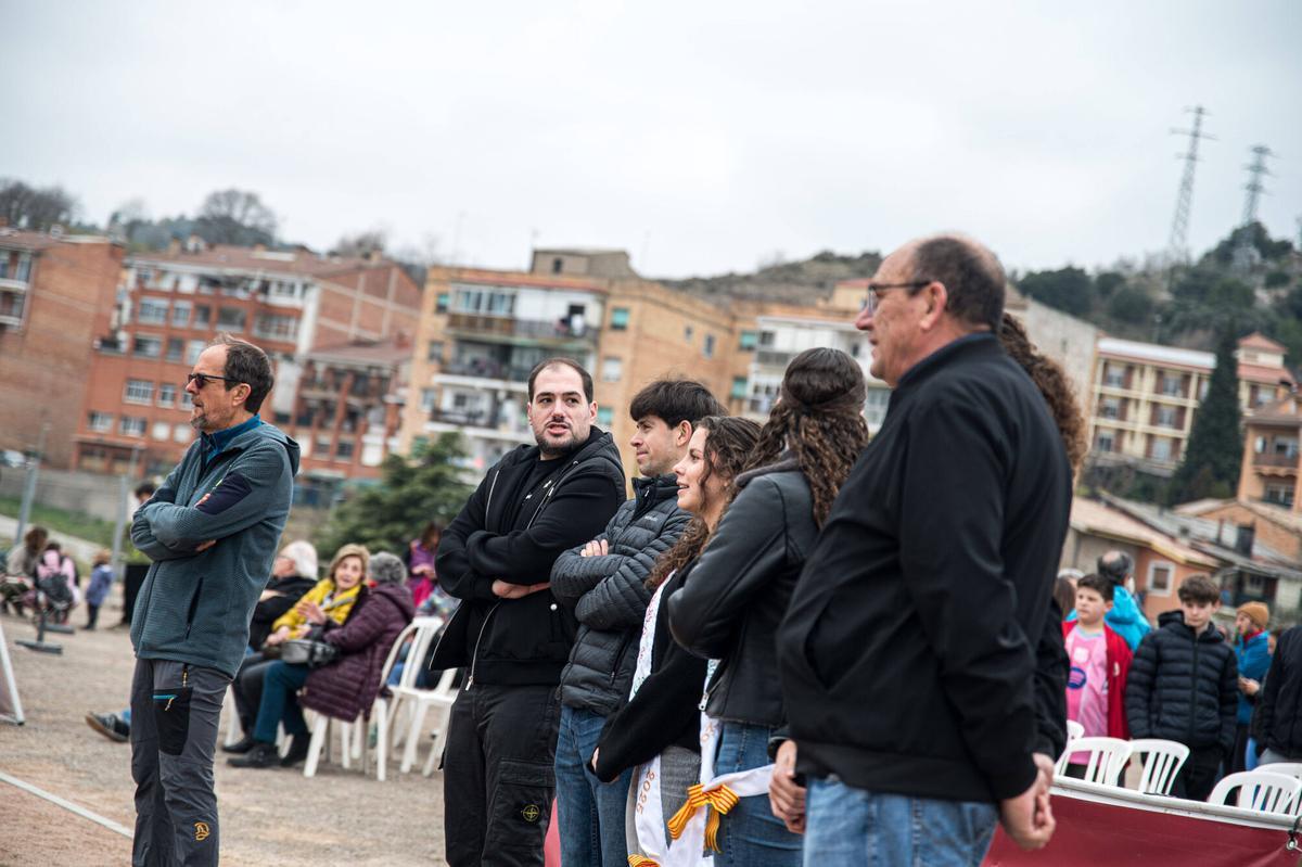 Imatges de la inauguració de la nova pista d'atletisme de Puig-reig