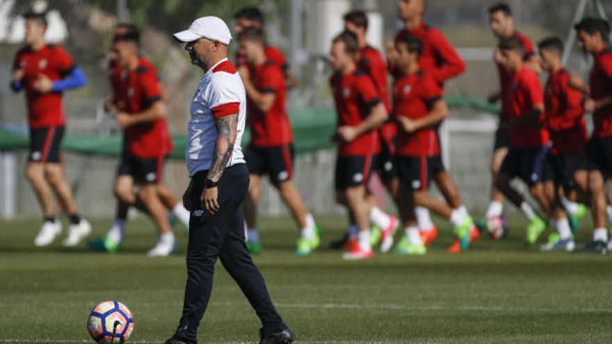 El técnico del Sevilla, Jorge Sampaoli, durante un entrenamiento.