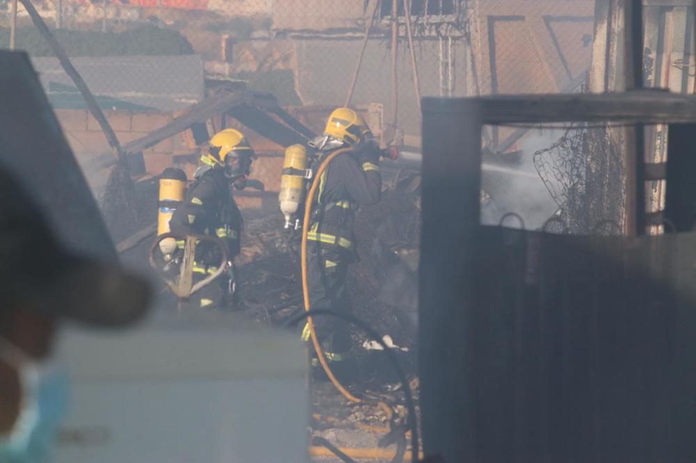 Incendio en un desguace del polígono Guadalhorce