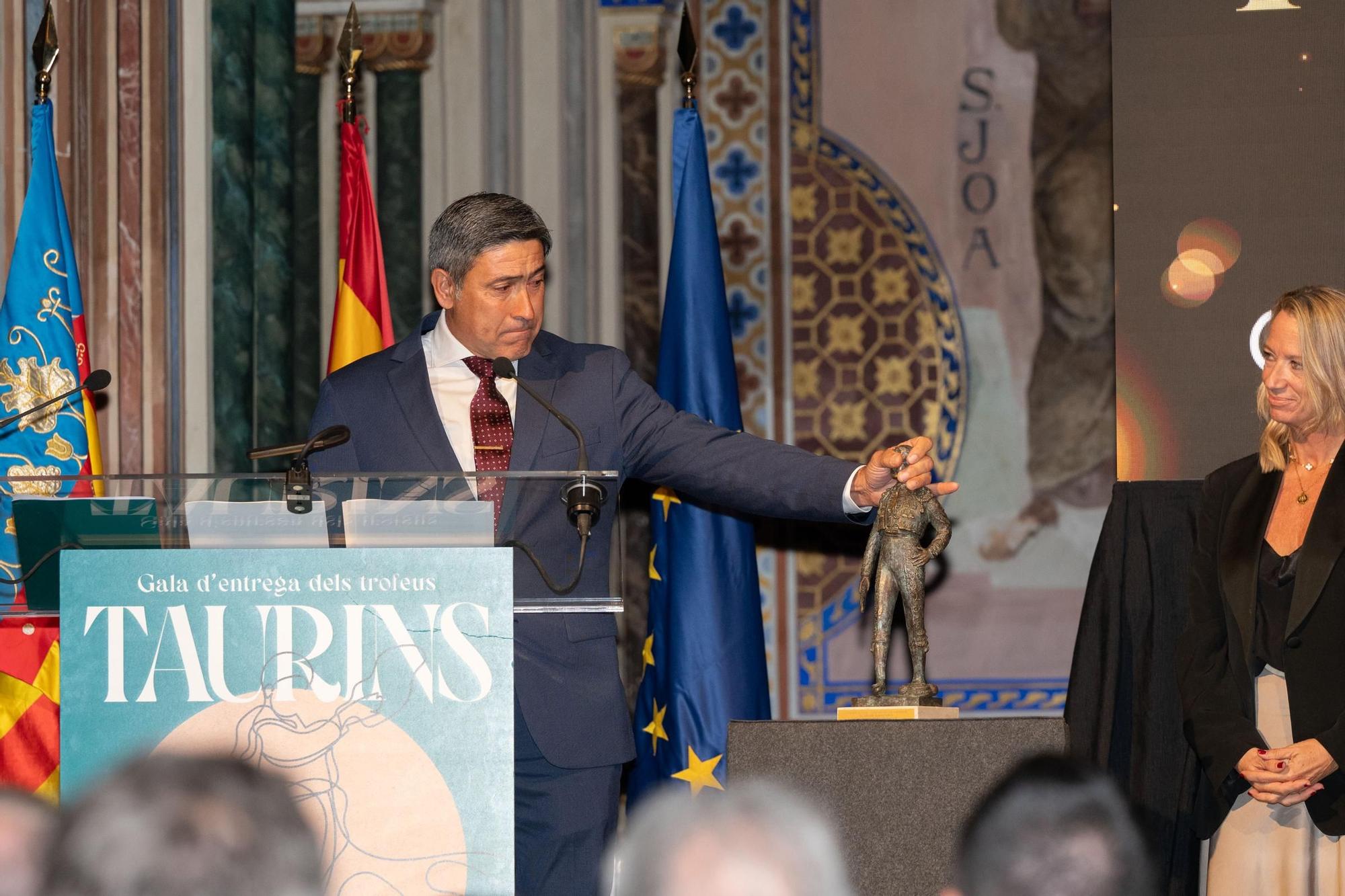 La gala de los premios taurinos de la Diputación de Valencia con Roca Rey, en imágenes
