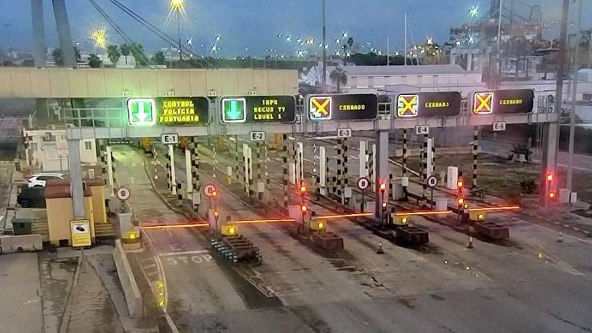 Acceso sur a Valenciaport, en una imagen de las 8.00 horas de este viernes.