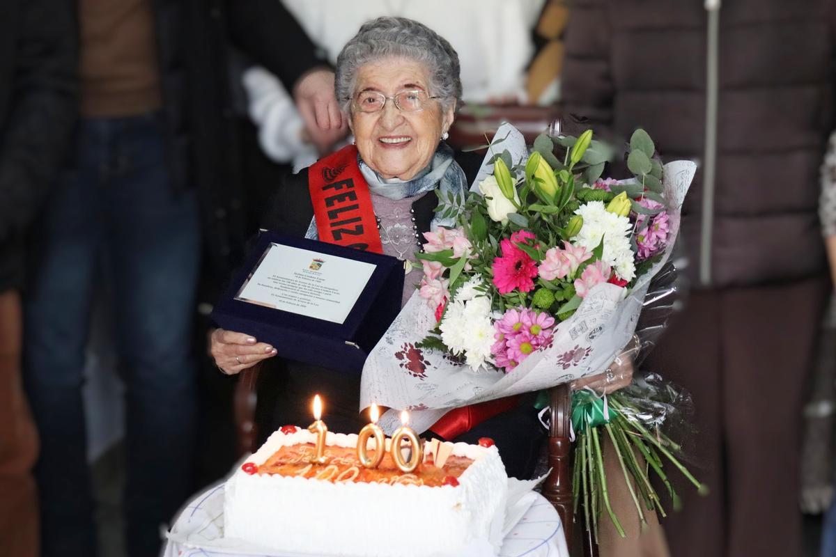Jacinta Cordero celebra su centenario en Arroyo de la Luz.