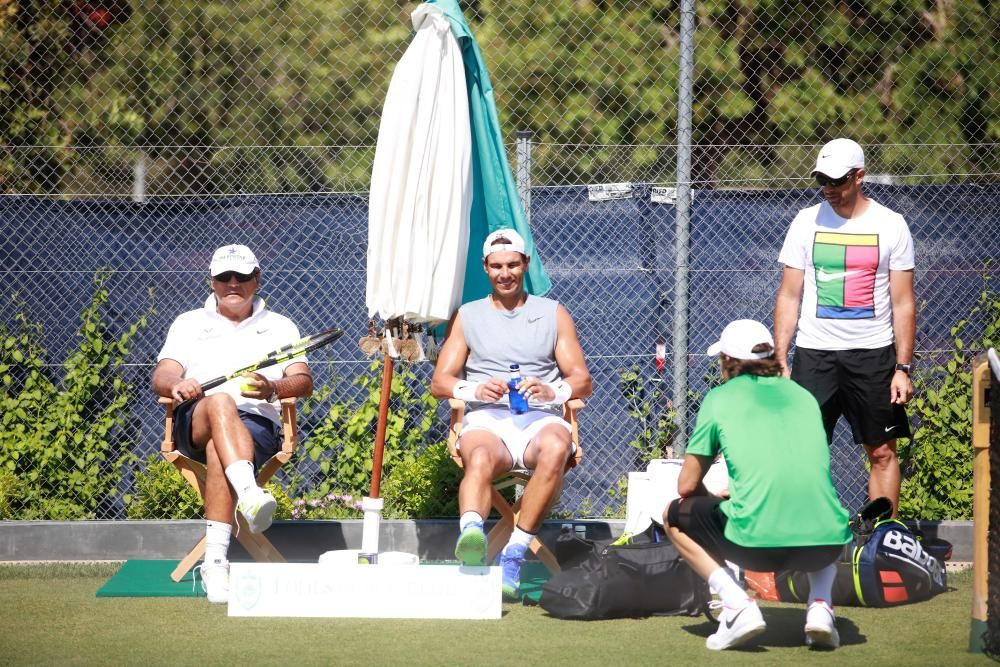 Nadal se aclimata a la hierba