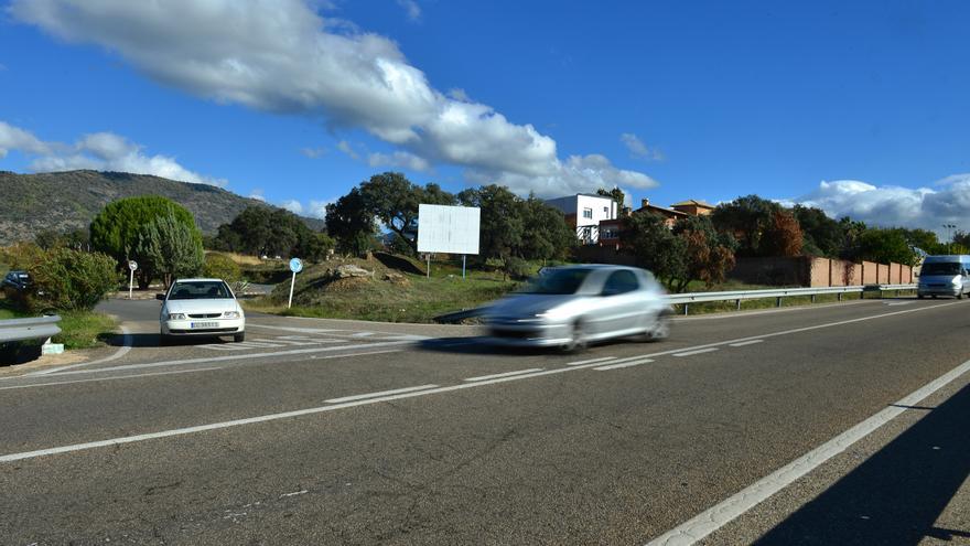 Vecinos de Plasencia avisan del peligro del acceso a la urbanización del K-4