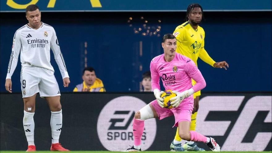 Diego Conde se lesiona en su debut con el Betis