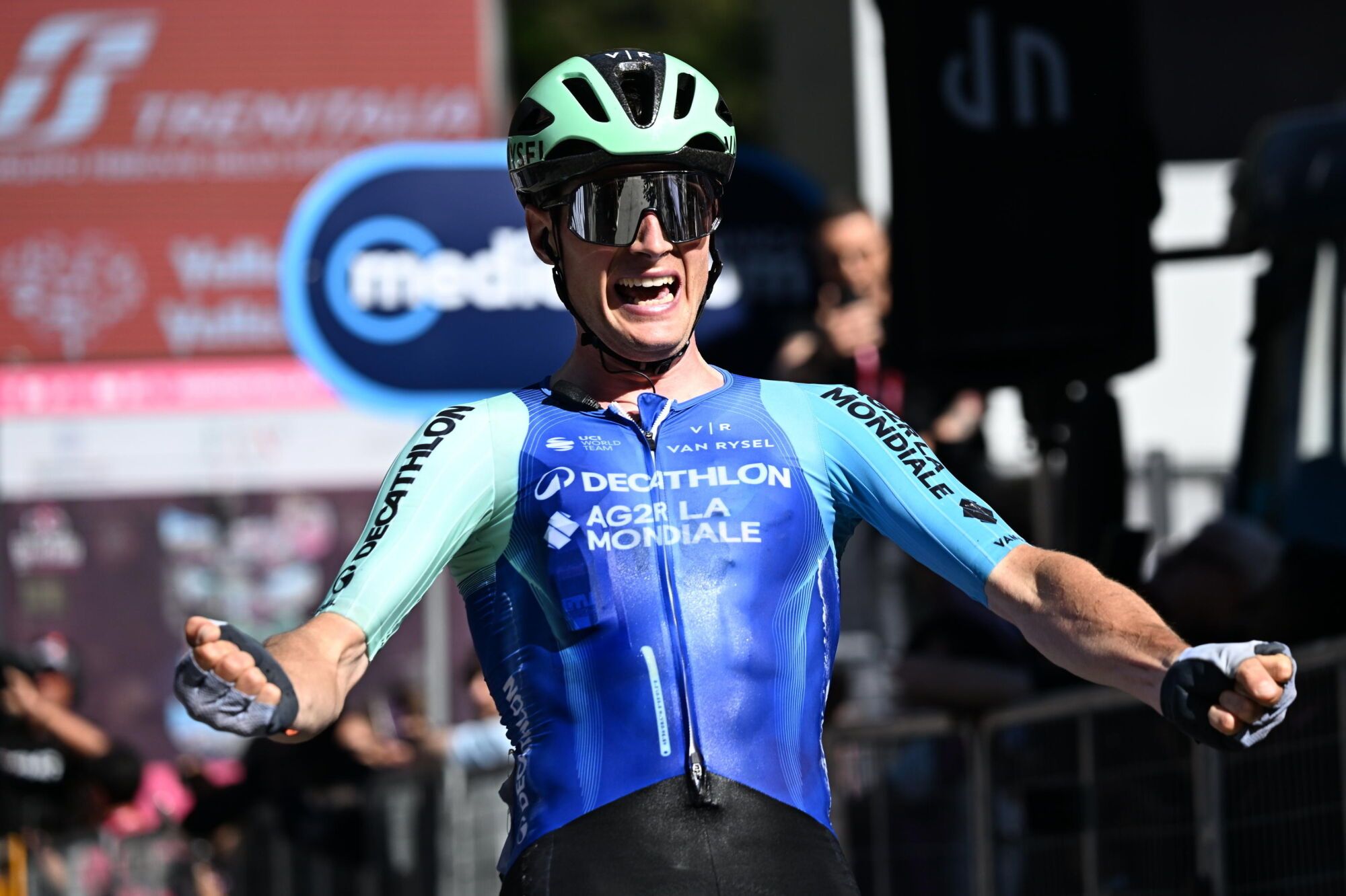 CHAMPOLUC (Italy), 30/05/2025.- French rider Nicolas Prodhomme of Decathlon AG2R La Mondiale Team celebrates winning the 19th stage of the Giro d'Italia cycling race over 166 km from Biella to Champoluc, Italy, 30 May 2025. (Ciclismo, Decatlón, Italia) EFE/EPA/LUCA ZENNARO