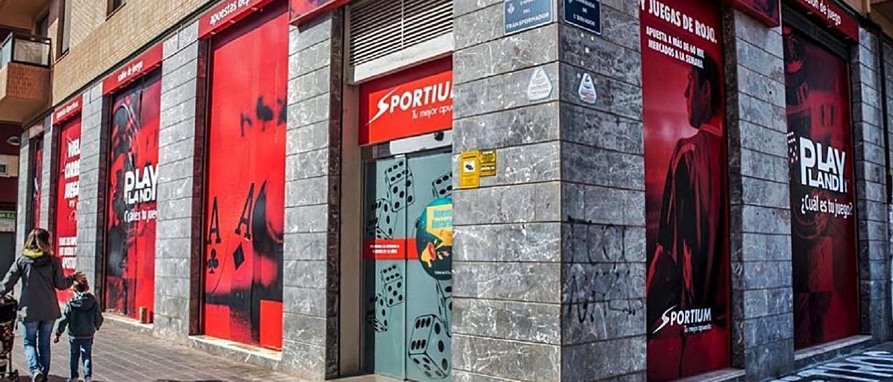 Imagen de archivo de un salón de juegos en la ciudad de València. | LEVANTE-EMV